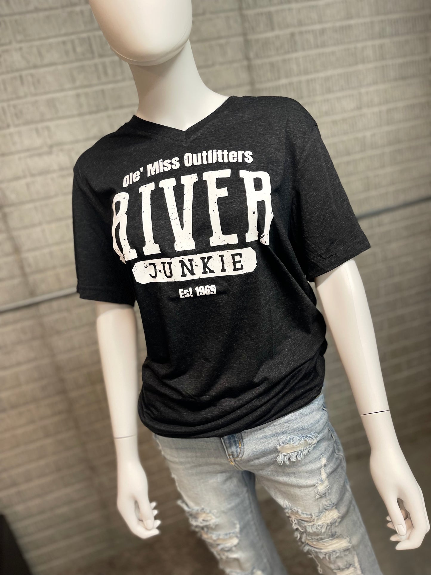 RIVER JUNKIE TEE V-NECK